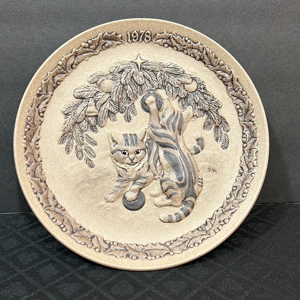 Cat Design-Poole Pottery “Santa’s Helpers” Barbara Linely Adams-Collectors Plate